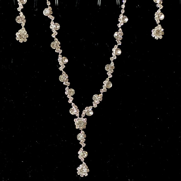 Gorgeous Crystal Necklace & Earring Set!! - Picture 2 of 4